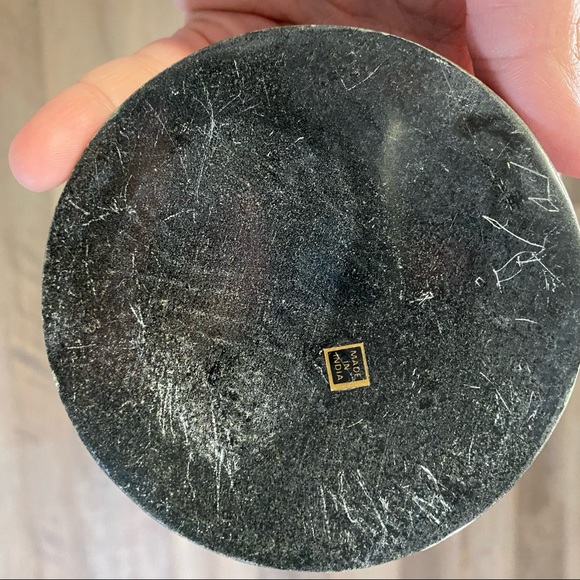 Hand-Carved Black Marbled Floral Box - Picture 7 of 7